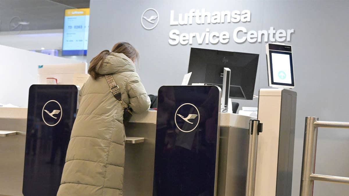 Lufthansa flight dress code 002
