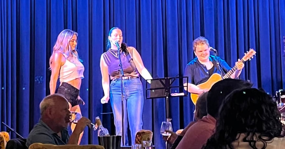 N.L. duo share the spotlight with pop star Kesha after chance encounter at hotel bar - CTV News