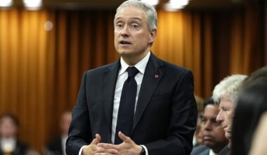 Minister says expanded return-to-office rules about efficiency, but some public servants disagree - CTV News