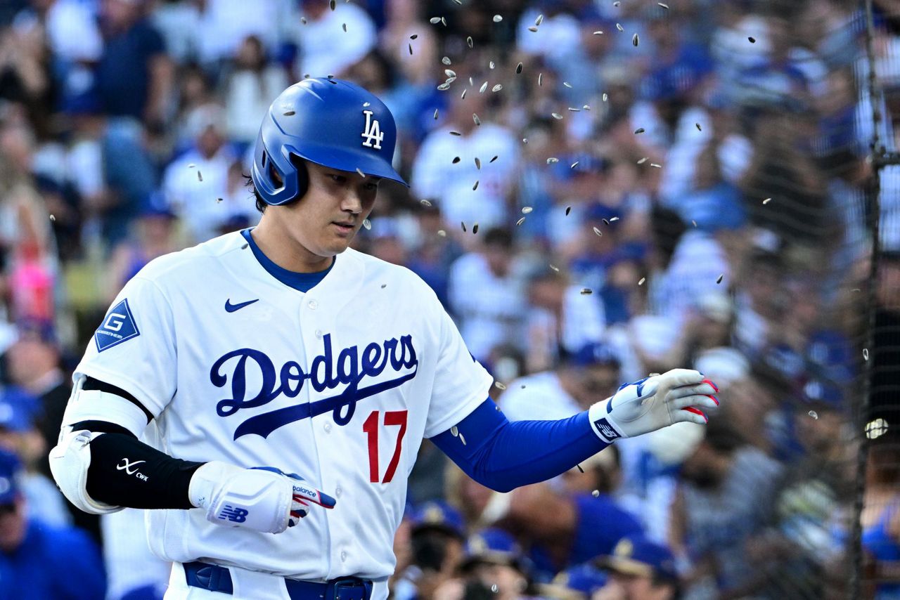 Ohtani’s bat stays hot, but his next bullpen session waits on 2 aching spots