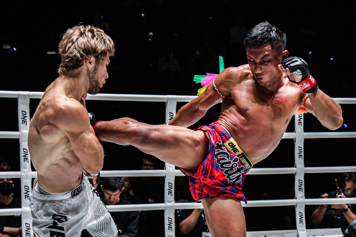 Mongkoldetlek Por Pim on Ruslan Tuktarov ONE Friday Fights 156 5