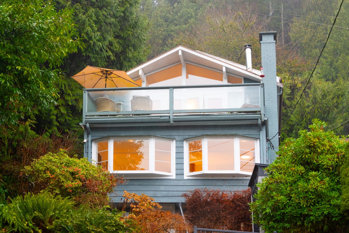 Panoramic views help Deep Cove home sell for $2.5-million despite sluggish market
