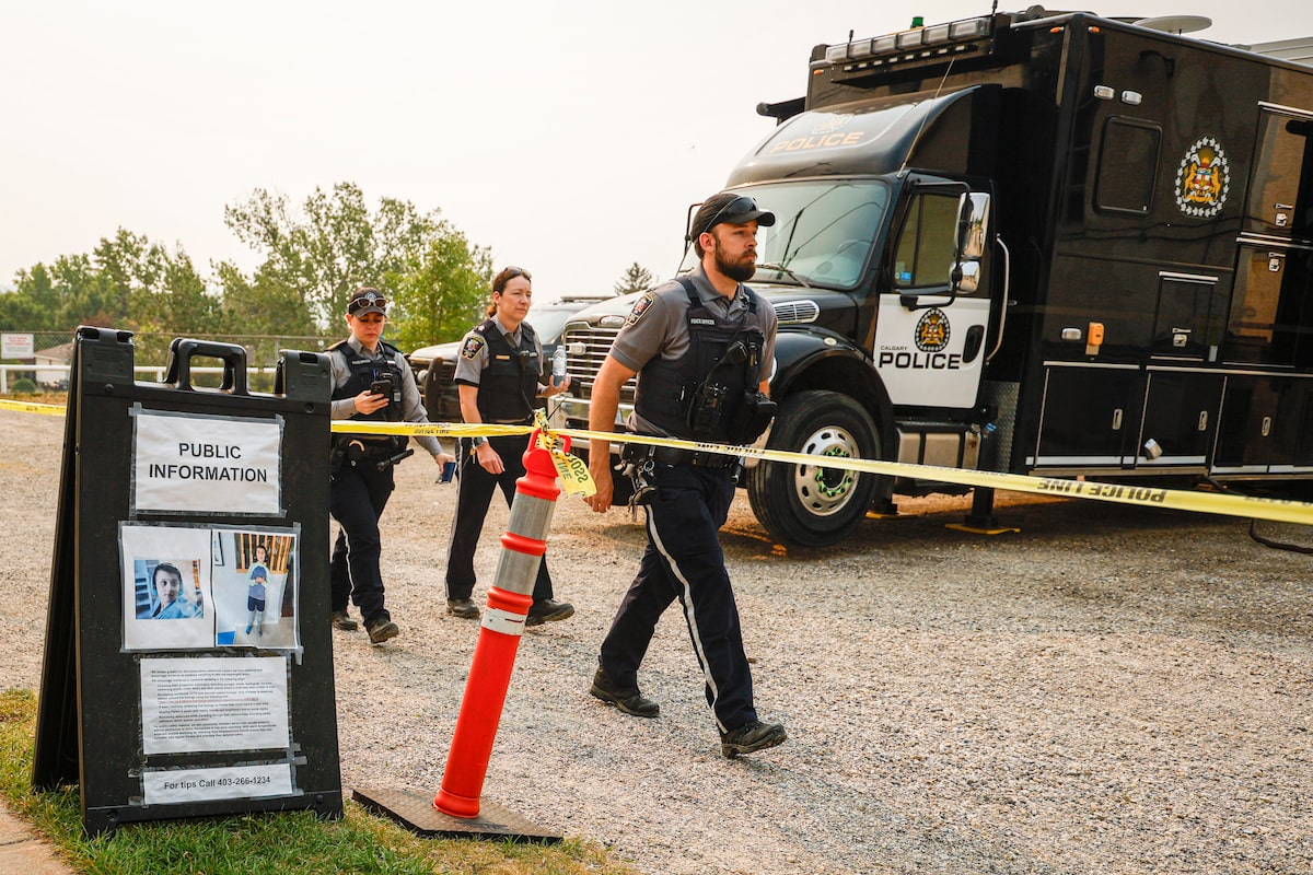Hundreds volunteer to look for missing 11-year-old Calgary boy
