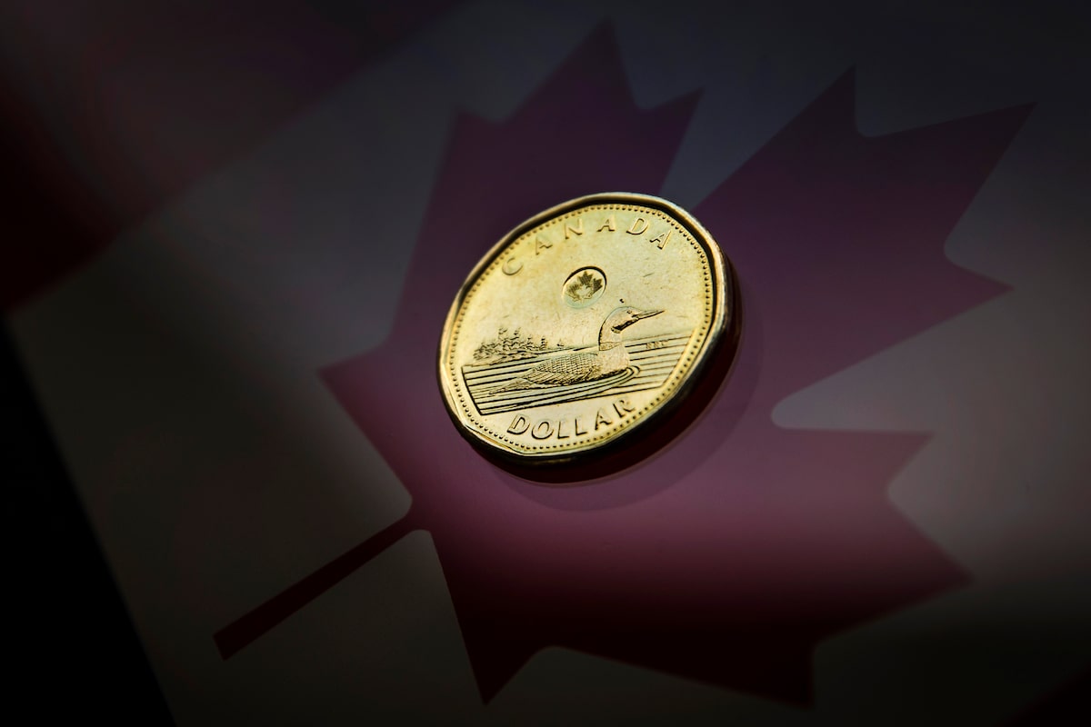 Canadian dollar edges higher as trade data boosts growth outlook