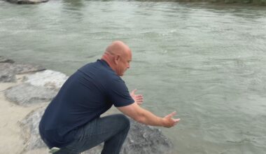 CityNews reporter helps rescue man from Bow River