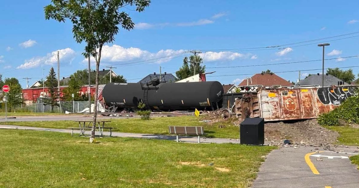 Train derails in Repentigny north of Montreal, 20 railcars derailed - CTV News