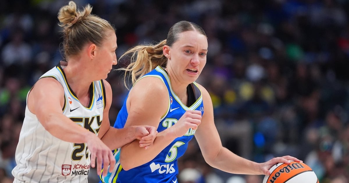 Paige Bueckers' 22 points, 11 rebounds help Wings beat Sky, extend win streak to 5 games