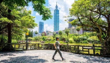 Economy to stay strong: banks