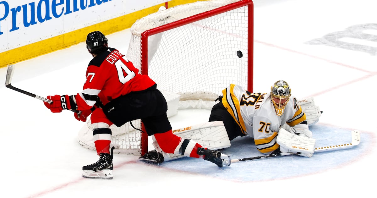 Vancouver Canucks sign forward Paul Cotter to one-year, $2.15M contract