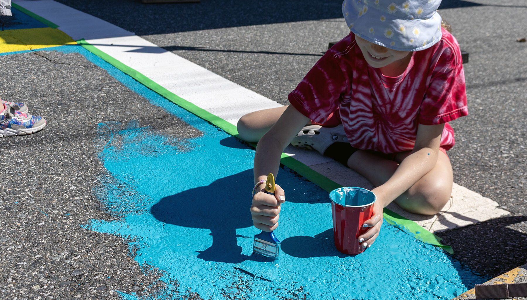 Community shows up to paint mural for Old City intersection
