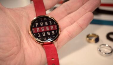 Pebble’s Round 2 Will Cash In on Smartwatch Nostalgia This Month