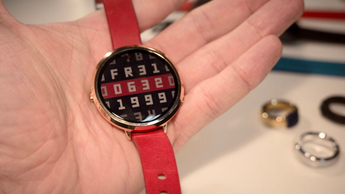 Pebble’s Round 2 Will Cash In on Smartwatch Nostalgia This Month