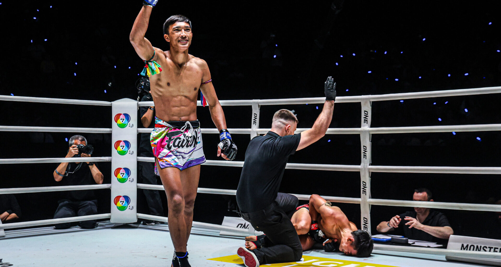 Jaradchai Maxjandee knocks out Petwanghin Lookpayakraipakdee at ONE Friday Fights 105