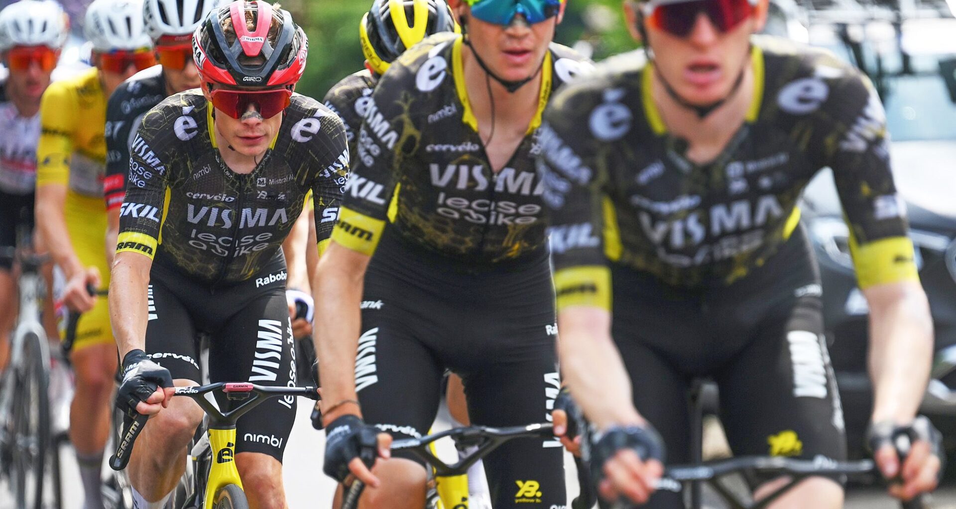 'Make the best of it!' – Over an emotional burger and fries, Jonas Vingegaard encouraged his Visma-Lease a Bike teammates to go on the attack at the Tour de France