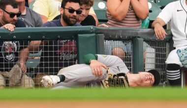 Athletics’ Zack Gelof exits early with apparent knee injury after colliding with left field fence
