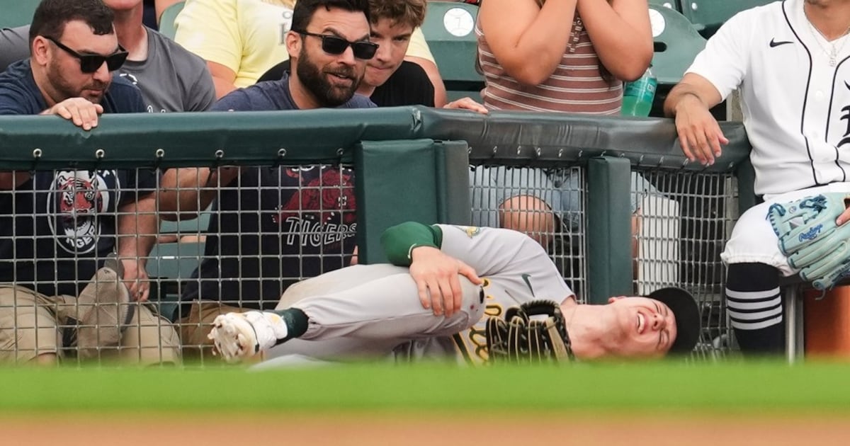 Athletics’ Zack Gelof exits early with apparent knee injury after colliding with left field fence