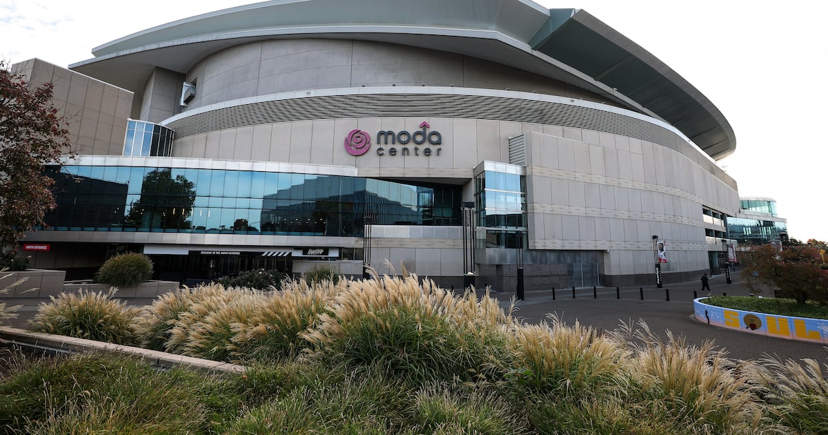Trail Blazers, Portland remain far apart on Moda Center funding