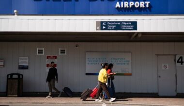 Billy Bishop: Federal government halts airport expansion