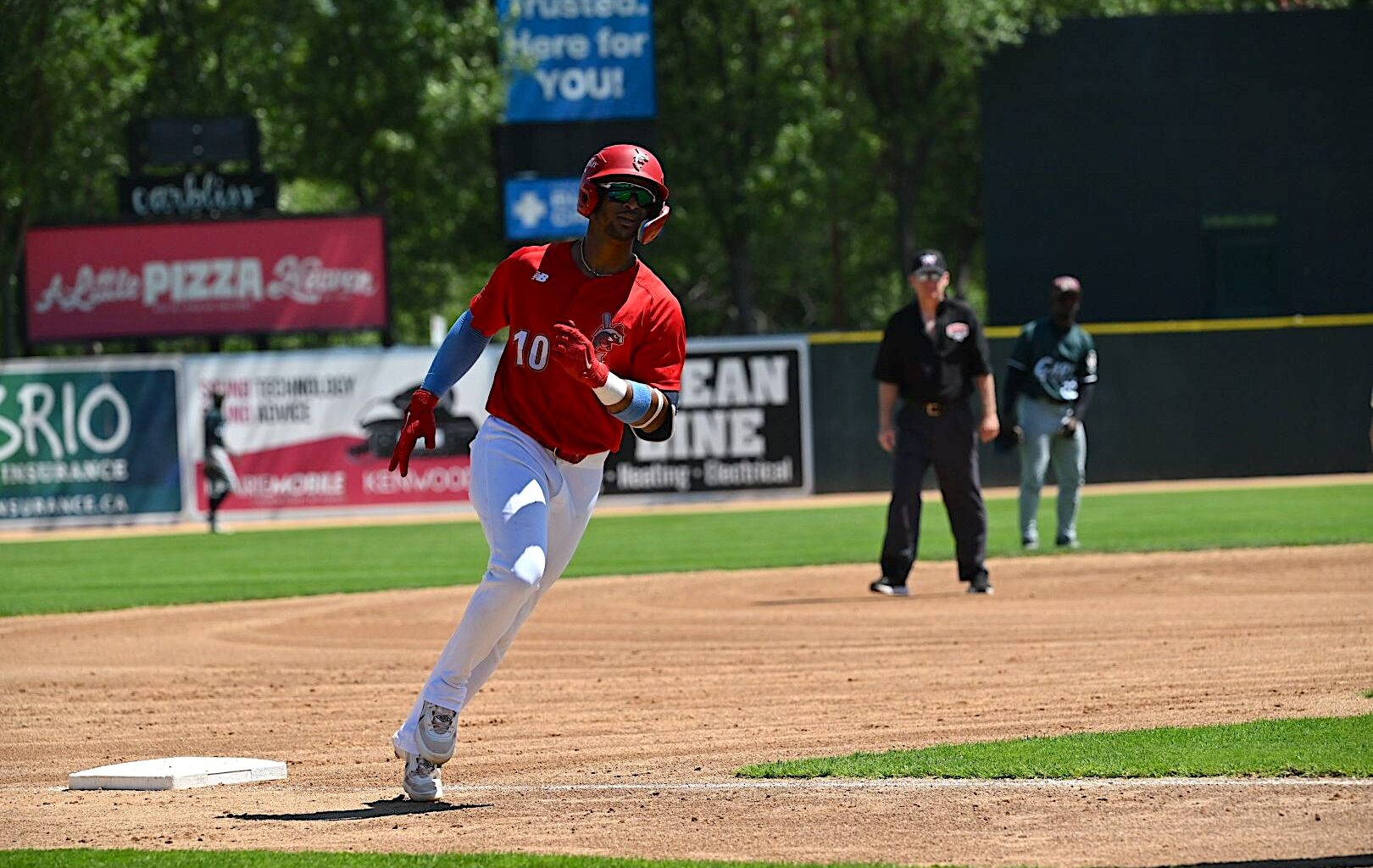 Goldeyes top RailCats, extend win streak