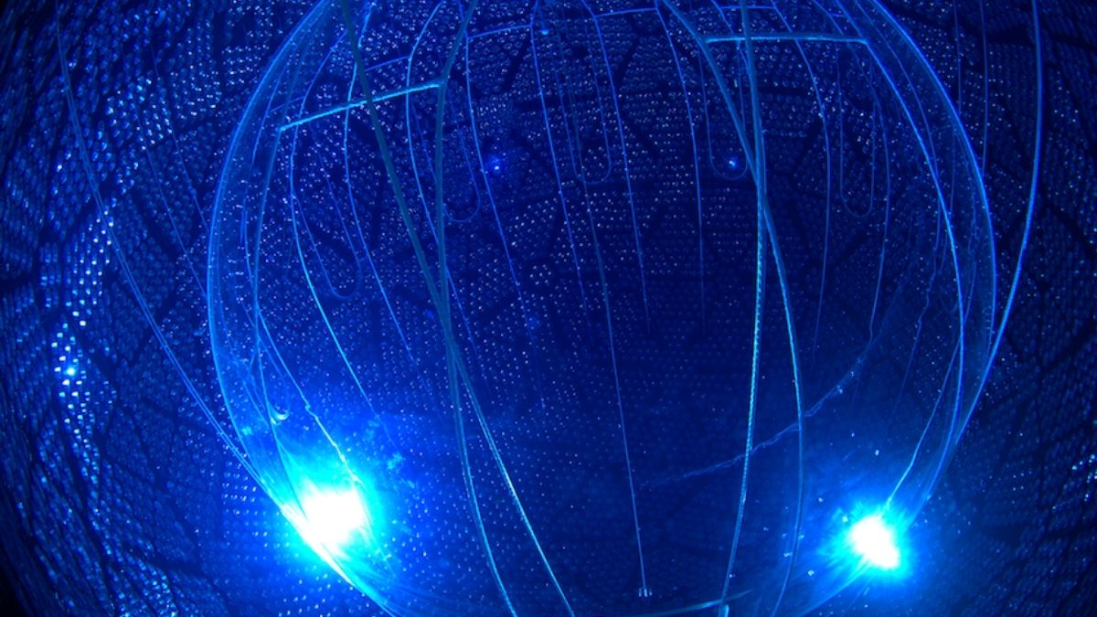 Haunting Glow of Nuclear Power Station Was Detected in Water 150 Miles Away : ScienceAlert