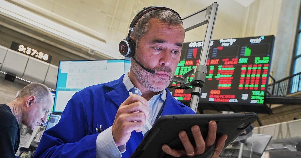 Markets today: AI stocks keep falling, oil prices keep climbing
