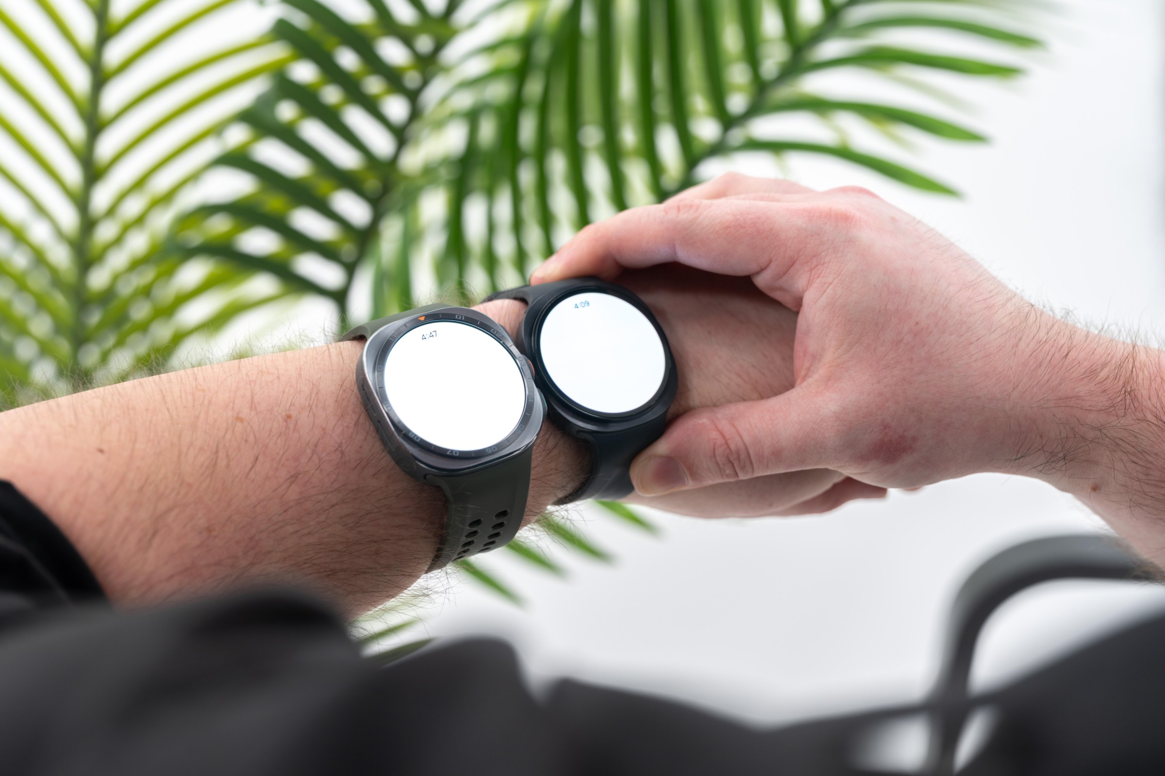 The Ultra 2 (left) has a 5,000-nit display, while the Galaxy Watch 9 has a 3,000-nit display. The difference is harder to see indoors.