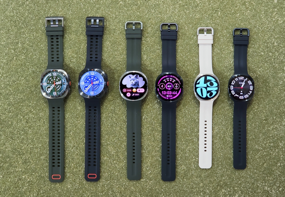 (From left) Galaxy Watch Ultra2 and Galaxy Watch9 