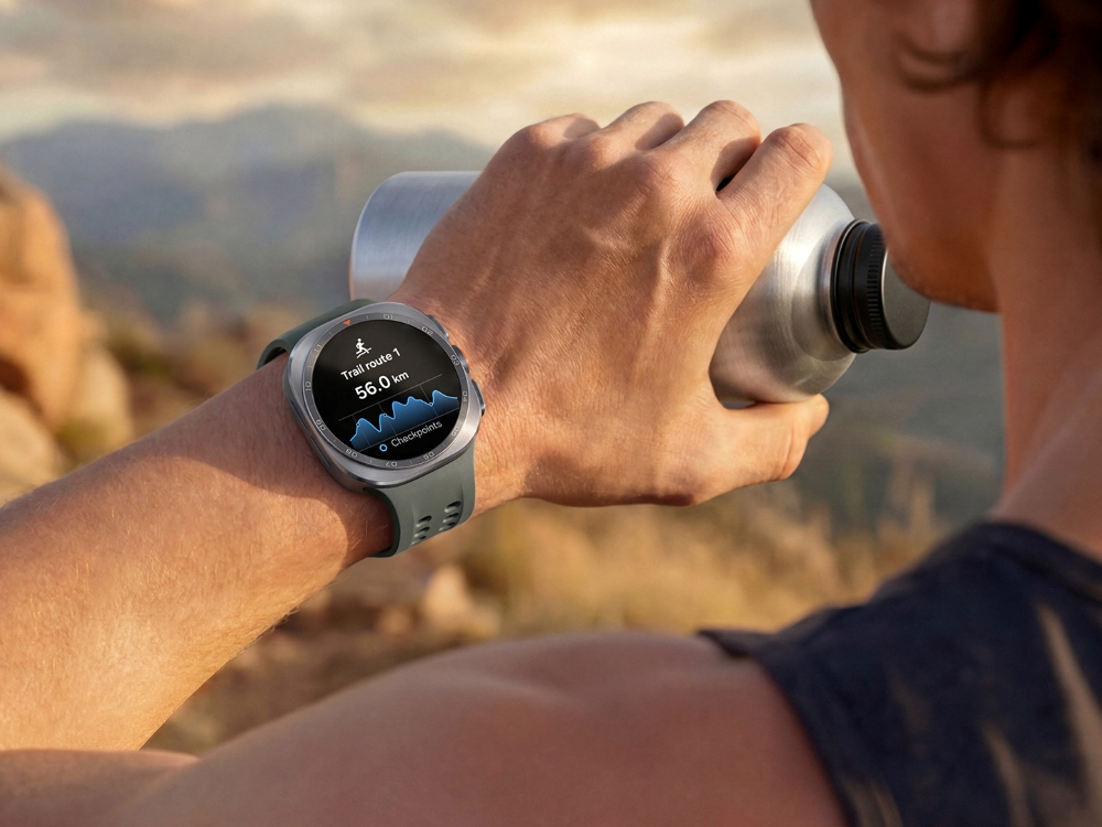 Galaxy Watch Ultra2 provides detailed trail running data on its 5,000-nit, crystal-clear display