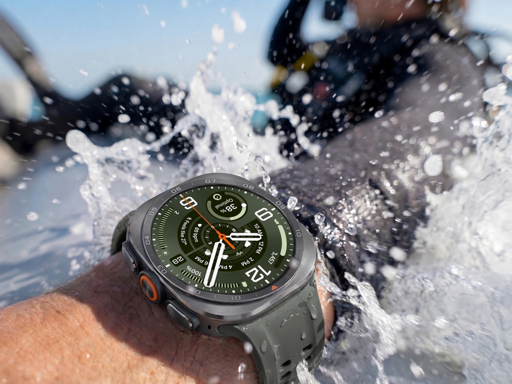 Once a user enters the water, Galaxy Watch Ultra2 automatically tracks real-time diving data such as depth, time and water temperature.