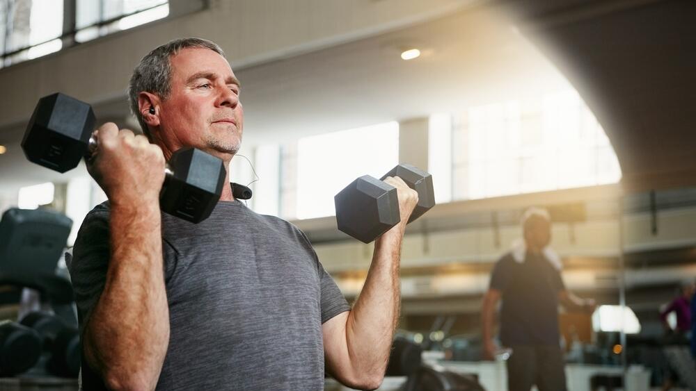 Aerobic exercise matters, but strength training matters just as much (Photo: Shutterstock) פעילות גופנית בגיל השלישי אימוני כח