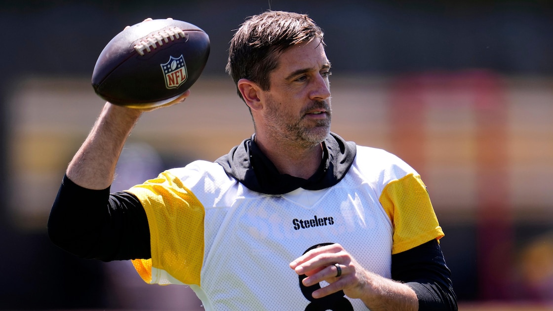 Aaron Rodgers Posts 'Last Rodeo' Photos With Metcalf, Steelers Teammates Before Final NFL Season