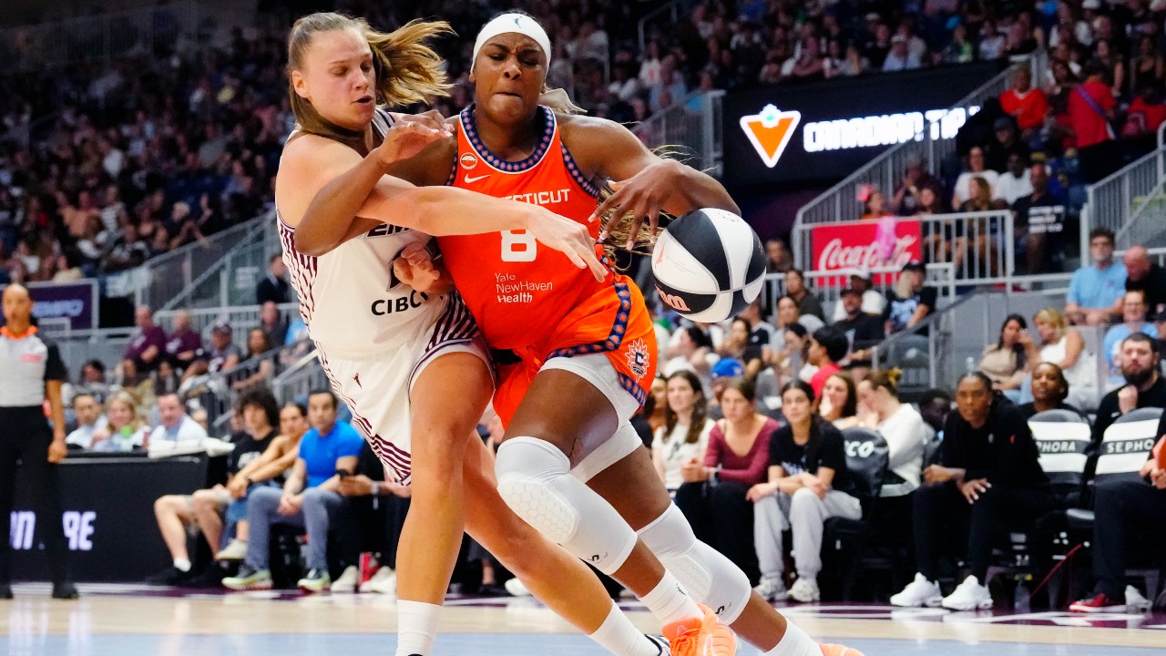 Canada's Aaliyah Edwards leads Sun past Fire