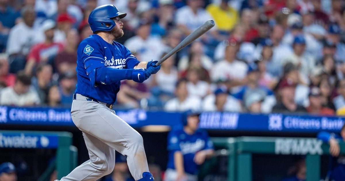 Max Muncy hits go-ahead homer as Los Angeles Dodgers beat Philadelphia Phillies