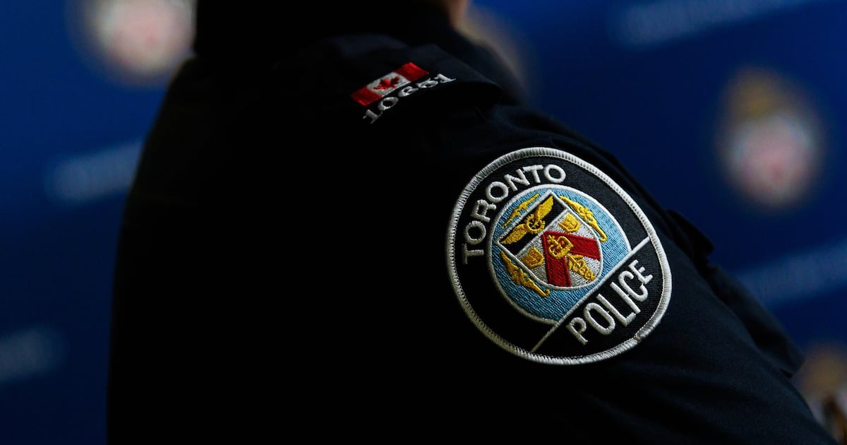 Toronto police officer seriously injured during arrest