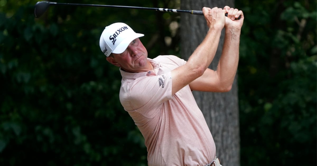 Lucas Glover stays bogey-free, builds two-shot lead heading into weekend at John Deere Classic