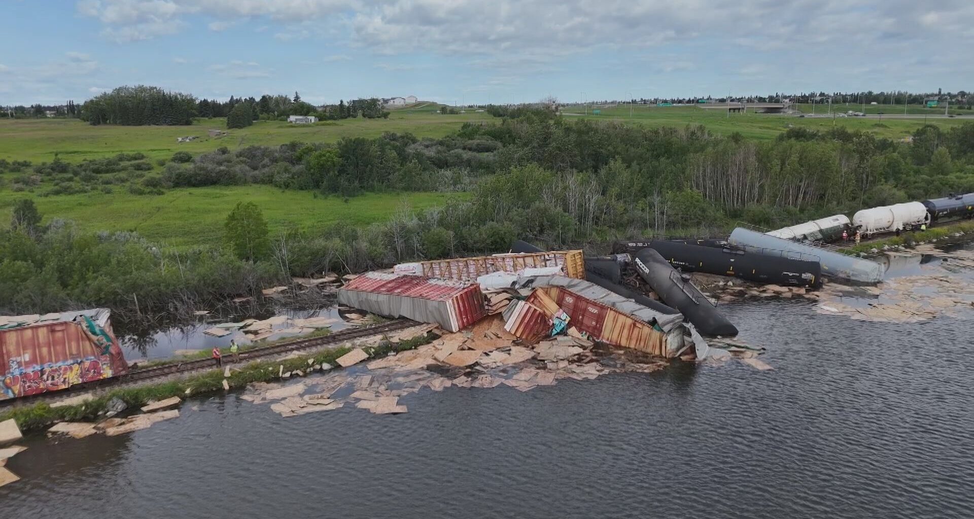 Train derailment sends several rail cars into water in SW Calgary