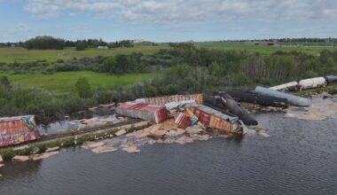 Train derailment sends several rail cars into water in SW Calgary
