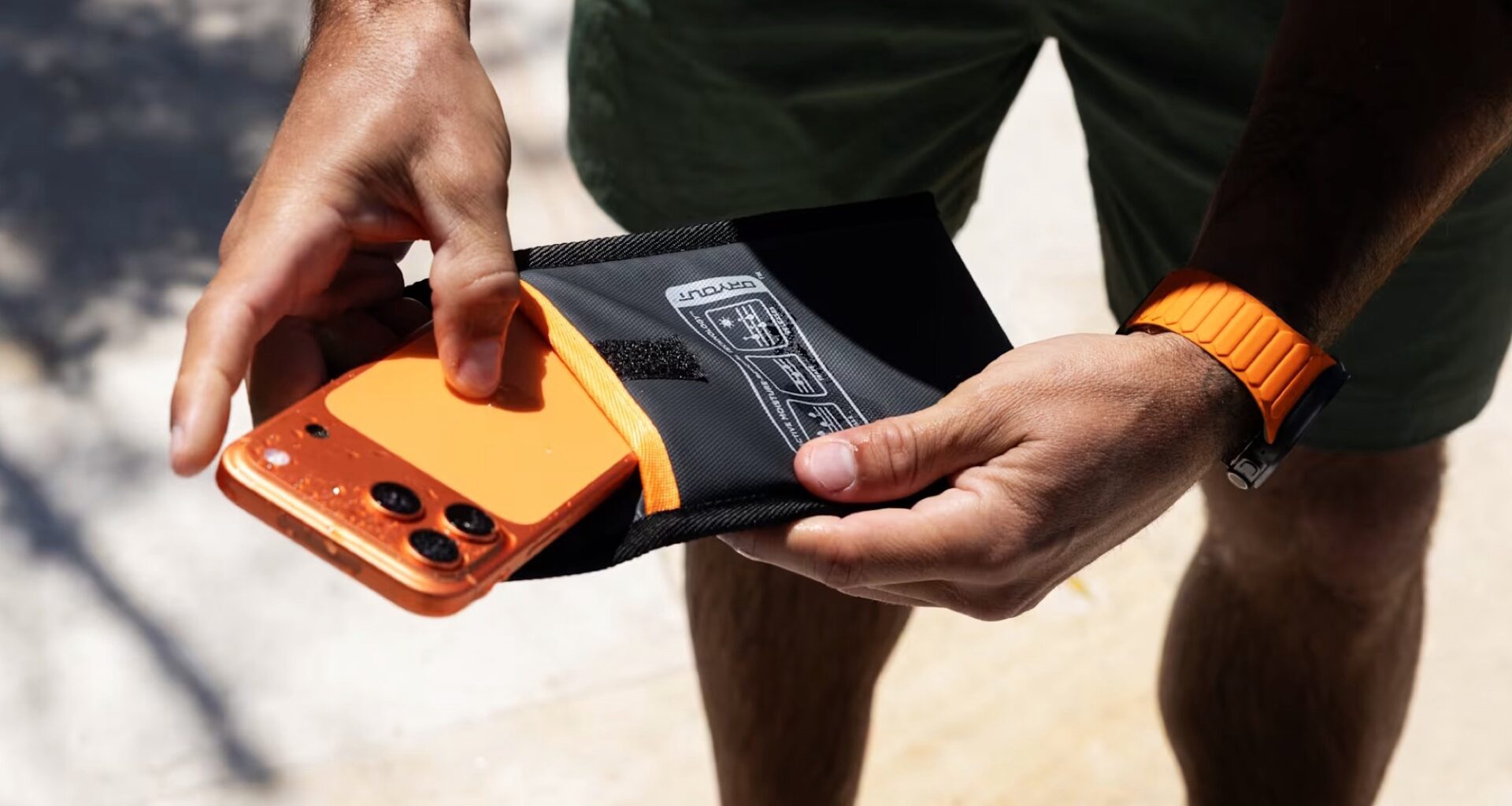 Phone Rescue Pouch dries wet smartphones and gadgets like a bowl of rice