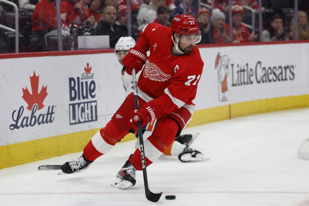 East Notes: Larkin, Wahlstrom, Marlies, Robitaille – Pro Hockey Rumors