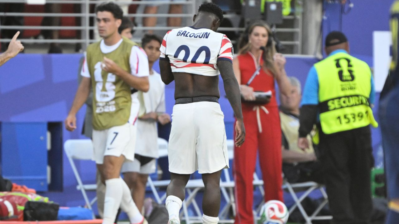 Balogun gets USA's go-ahead goal against Bosnia and Herzegovina, then red card