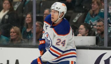 Spencer Stastney signs one-year extension with Oilers