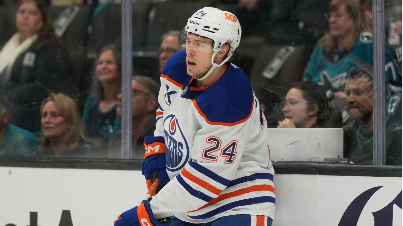 Spencer Stastney signs one-year extension with Oilers