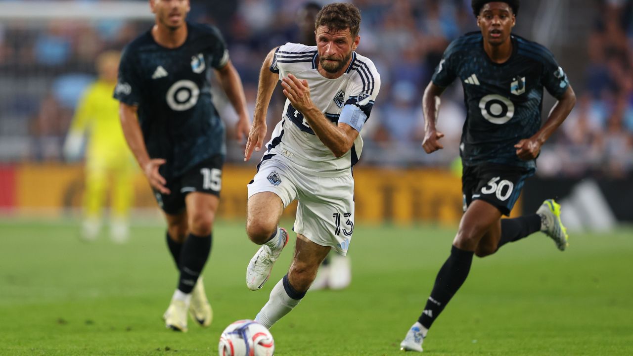 Minnesota United keeper Drake Callender duels Whitecaps' Yohei Takaoka to draw