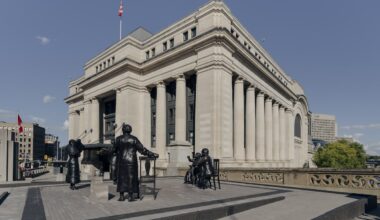 Independent senator joins Conservative caucus a day after Carney appointed ally