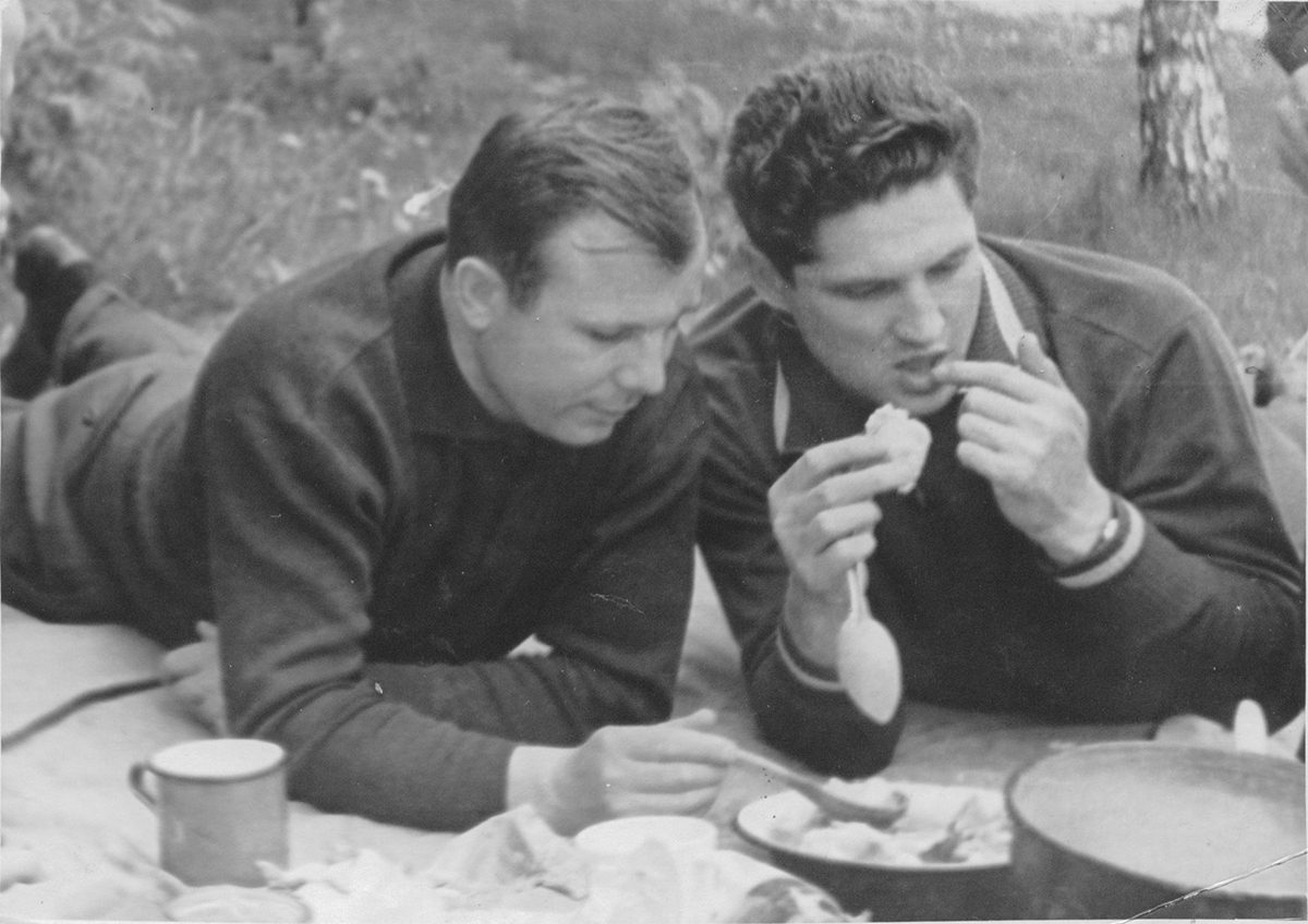 Boris Volynov (right) pictured with fellow cosmonaut Yuri Gagarin (left). Credit: Aliev Alexandr Ibragimovich