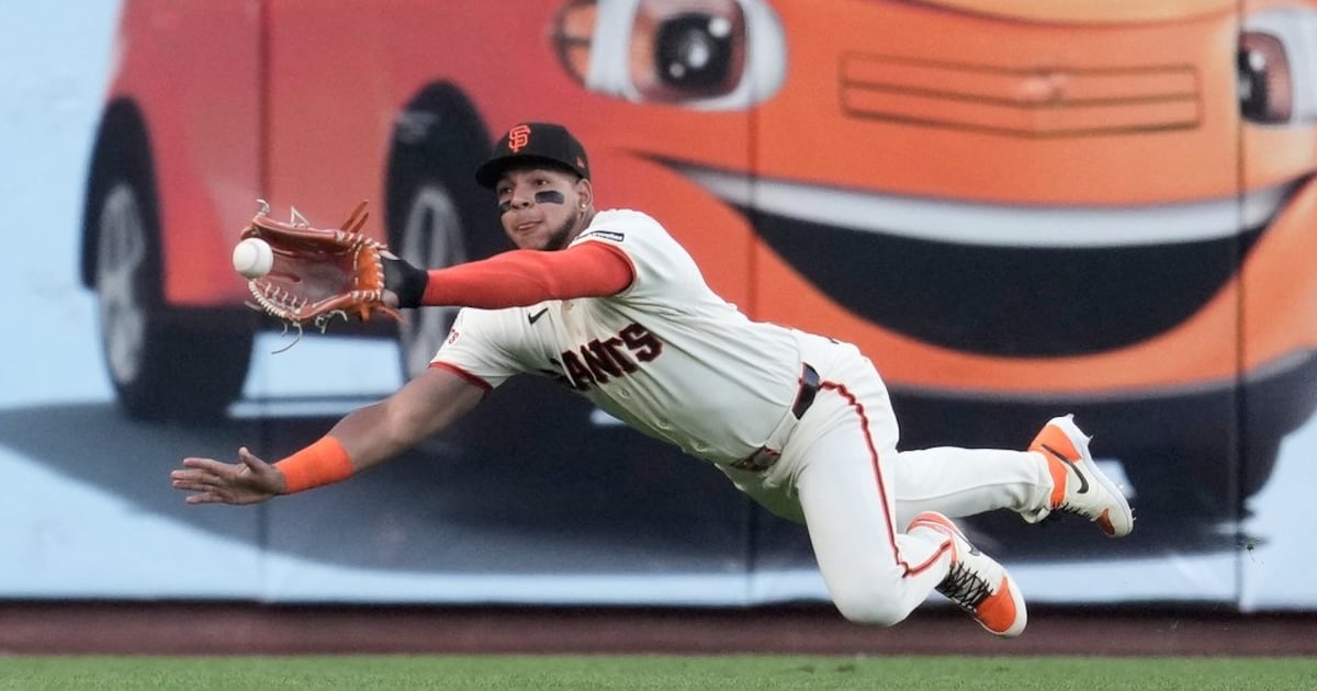 Giants beat Rockies in first of four-game series