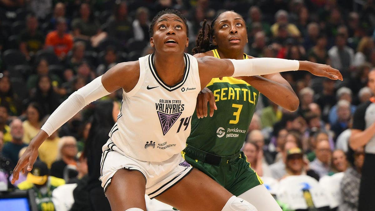 Temi Fagbenle locks out Nneka Ogwumike during play at Climate Pledge Arena.