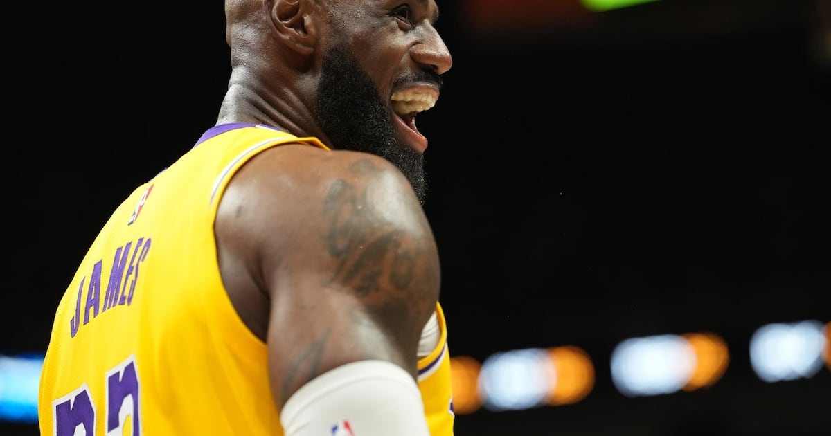 LeBron James scheduled to speak Thursday at Fanatics Fest in NYC, as NBA waits to hear his plans