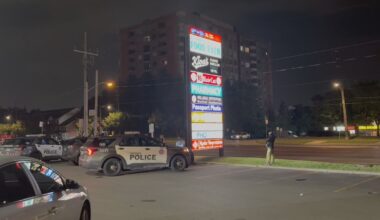 North York attempted robbery: 2 suspects involved, victim injured