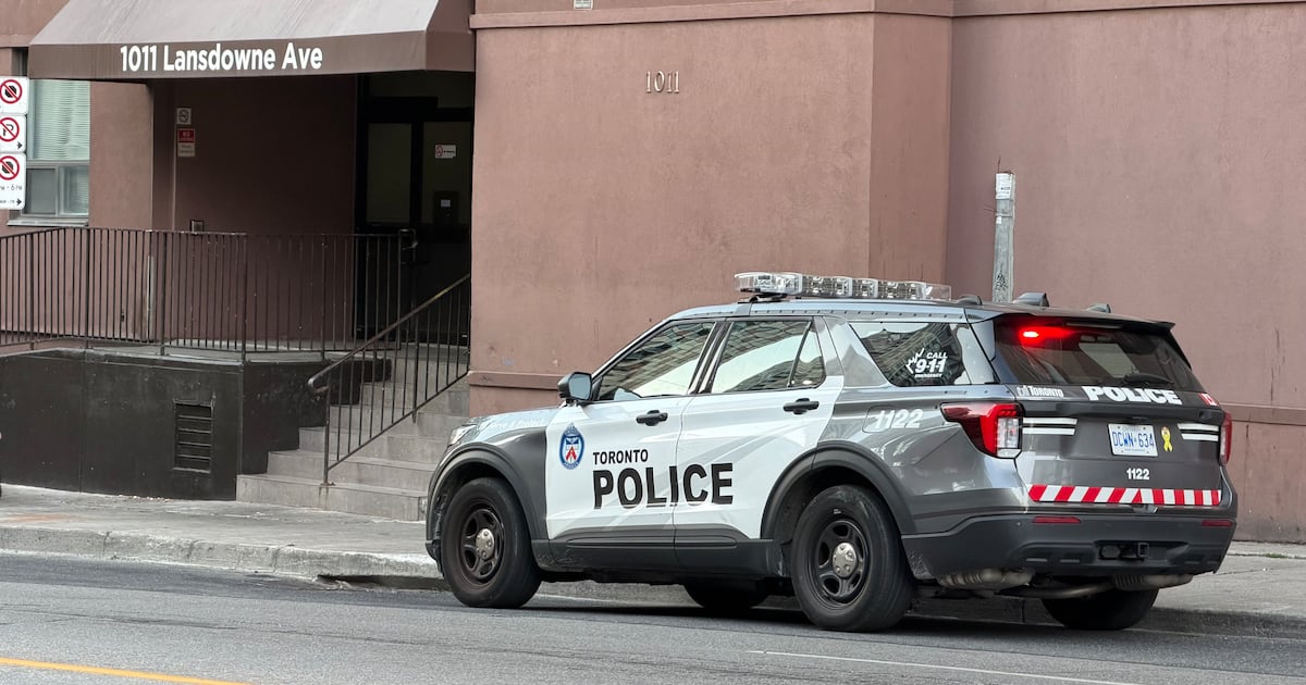 Man stabbed in Toronto's west end